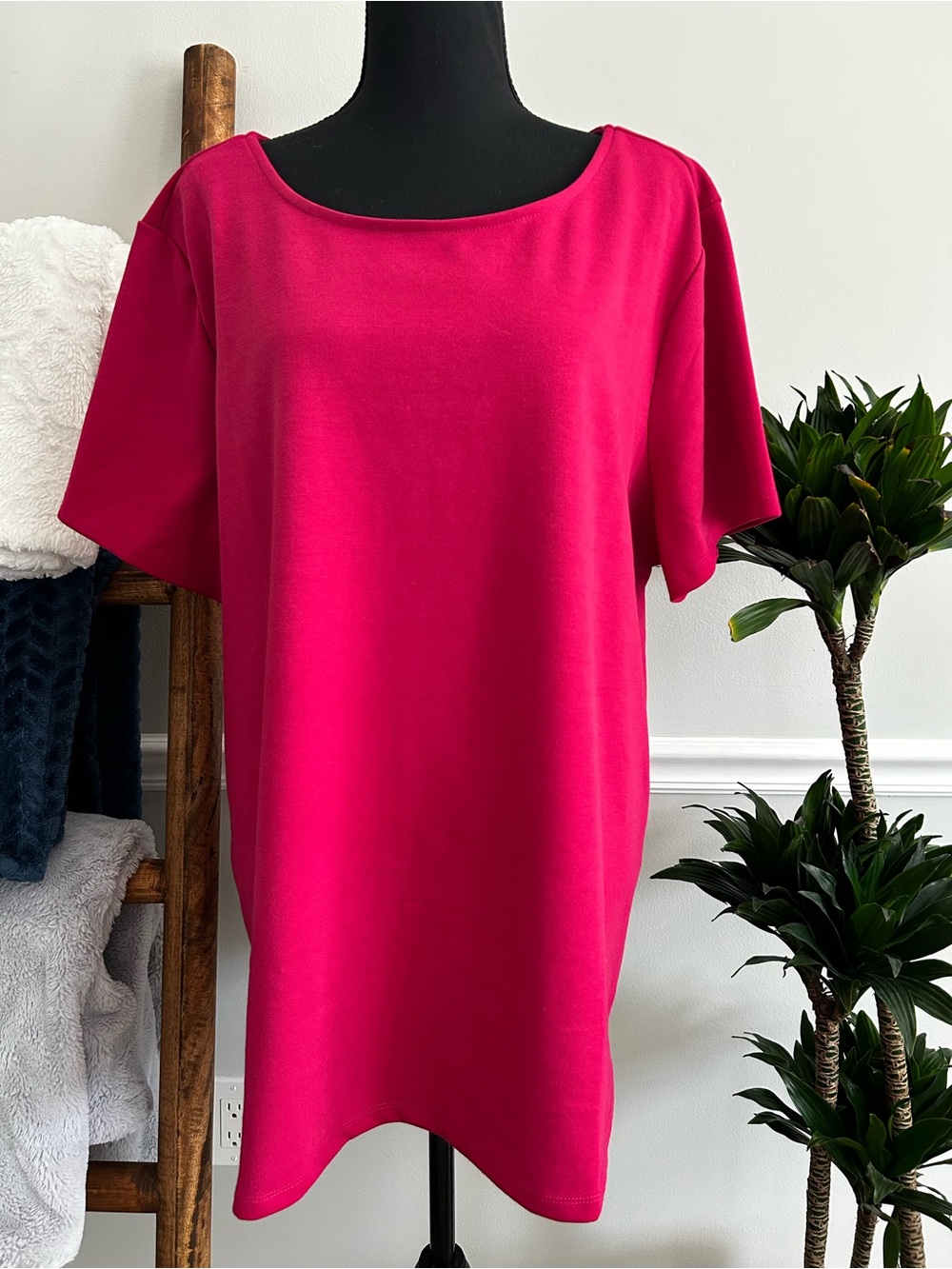 Brooke Shields Relaxed Boatneck Tunic Tee in Vibrant Pink Size 2X (NWT)